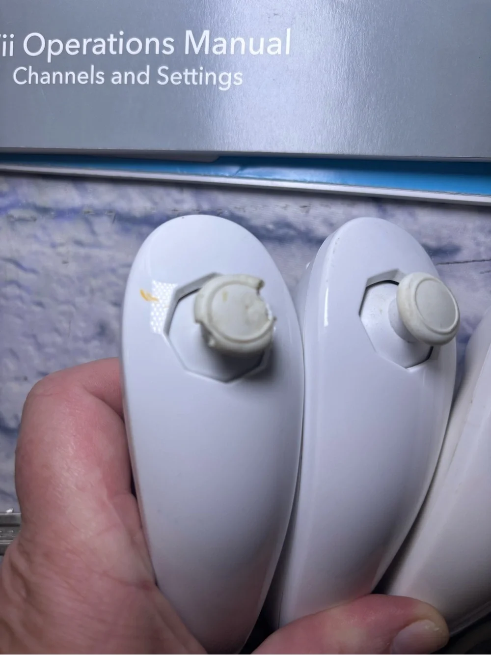 Nintendo Wii Bundle (RVL-001) White 2 Controllers & 3 Nunchucks & 2 Sensors Read